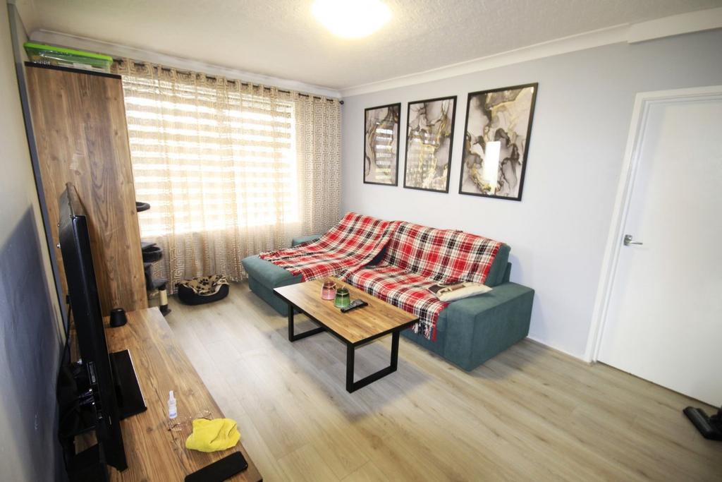 West Park Grove, Leeds, LS8 2 bed apartment £950 pcm (£219 pw)