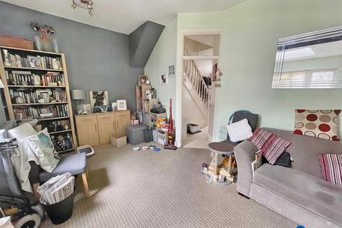 2 bedroom house for sale, Henniker Gardens, East Ham, London