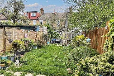 119 Henniker Gardens, London, E6 3HT