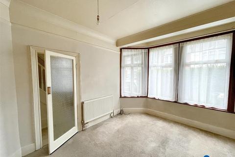 119 Henniker Gardens, London, E6 3HT