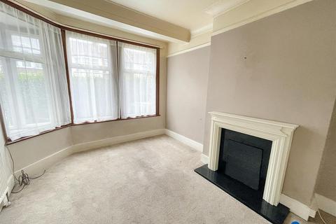 119 Henniker Gardens, London, E6 3HT