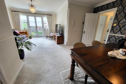 2 bedroom flat to rent, Fairfields, Chase Side, Southgate, N14