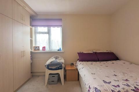 28 Grasmere Close, Feltham, TW14 9QW