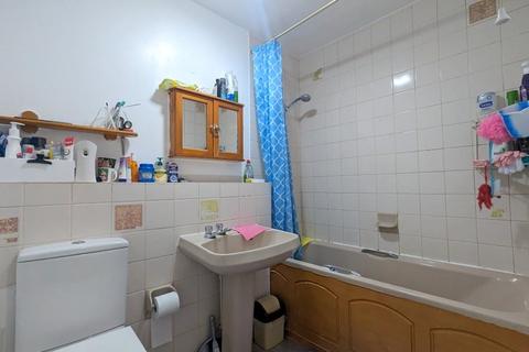 28 Grasmere Close, Feltham, TW14 9QW