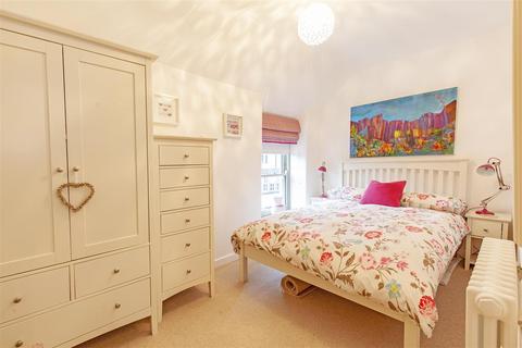 1 Edale Road, Hope, Hope Valley, S33 6ZF