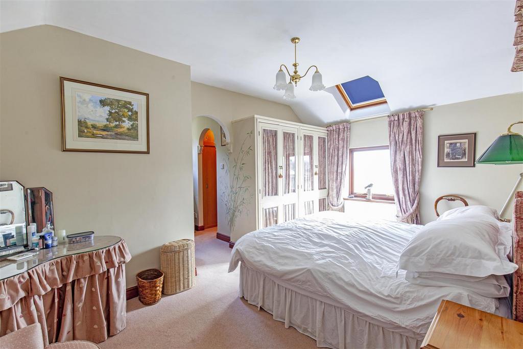 Bedroom 1-1.jpg