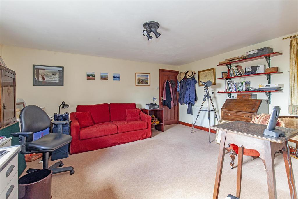 Bedroom 2-2.jpg