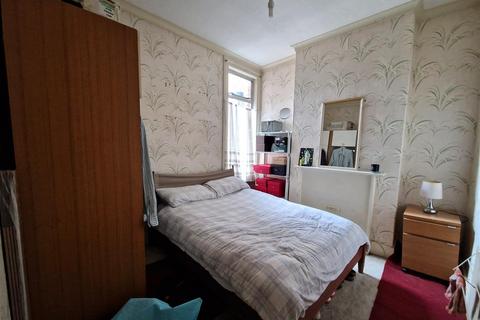 2 bedroom flat for sale, Holland Road, Kensal Rise/Harlesden, London