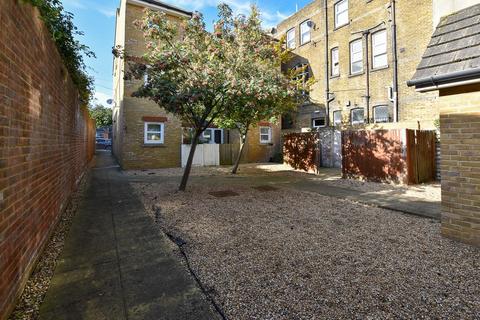 1 bedroom flat for sale, Manor Road, Chatham