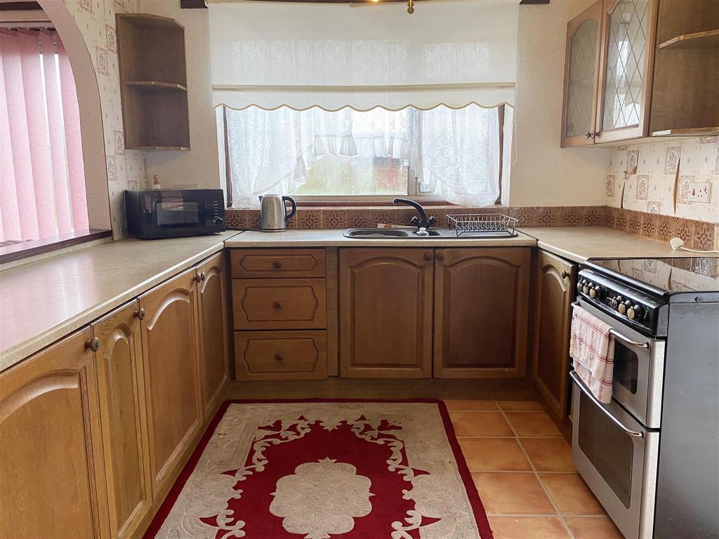 173 Mount Pleasant Road, Shrewsbury... 4 bed semidetached house for