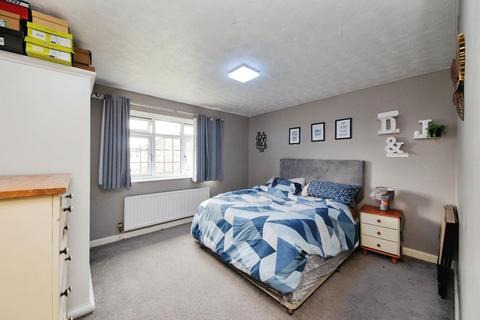 6 Ashborough Drive, Solihull, B91 3XN