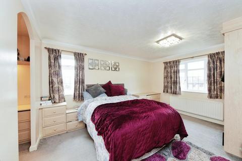 6 Ashborough Drive, Solihull, B91 3XN
