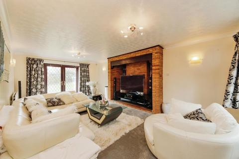 6 Ashborough Drive, Solihull, B91 3XN