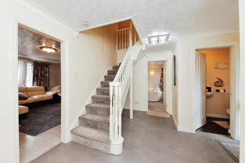 6 Ashborough Drive, Solihull, B91 3XN
