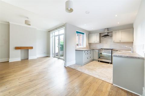 30 Burswell Avenue, Hexham, NE46 3JL