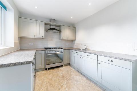 30 Burswell Avenue, Hexham, NE46 3JL