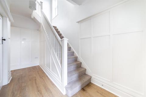 30 Burswell Avenue, Hexham, NE46 3JL