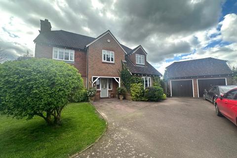 5 bedroom detached house to rent, Carmans Close, Loose, Maidstone
