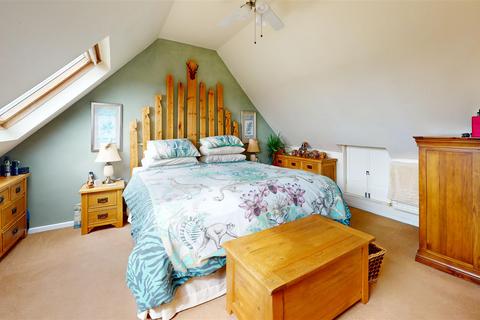 25 Rookery Crescent, Cliffe, Rochester, ME3 7RH