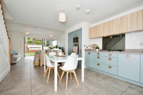 76 Chapman Close, Sheffield, S6 5BX