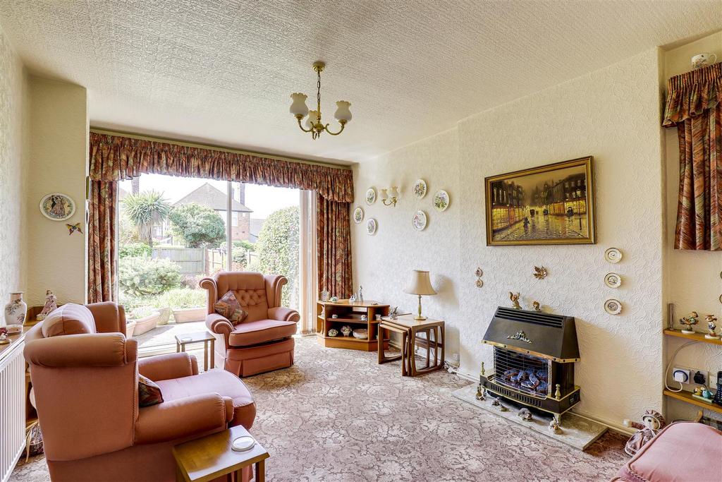 Castleton Avenue, Arnold NG5 3 bed detached house for sale £280,000