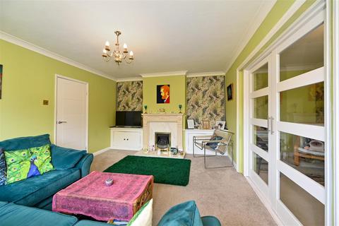 27 Bonnar Road, Selsey, Chichester, PO20 9AT