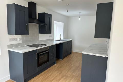 3 bedroom detached house to rent, Kings Road, Llandybie, Ammanford, SA18