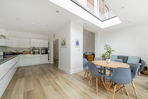 4 bedroom terraced house for sale, Melrose Avenue, London, NW2