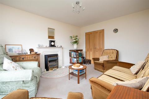 8 Springfield Close, Trowbridge, BA14 8TB