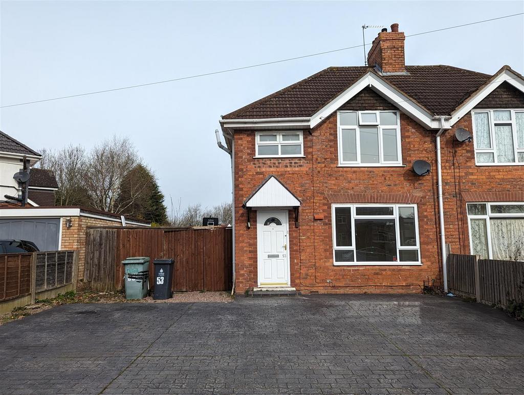 Bell Lane, Walsall 3 bed semidetached house £1,100 pcm (£254 pw)