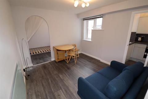 1 bedroom apartment to rent, Windsock Close, Surrey Quays