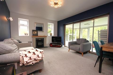 3 bedroom detached bungalow for sale, Meadow View, Rushden NN10