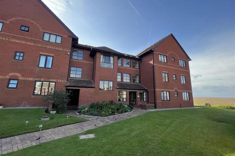2 bedroom apartment for sale, Kings Court, Hoylake, Wirral