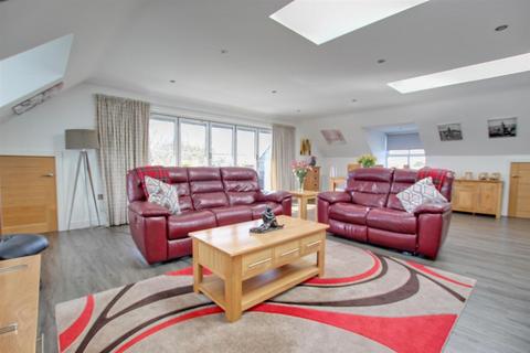 2 bedroom apartment for sale, The Penthouse, Alexandra House, Hornsea
