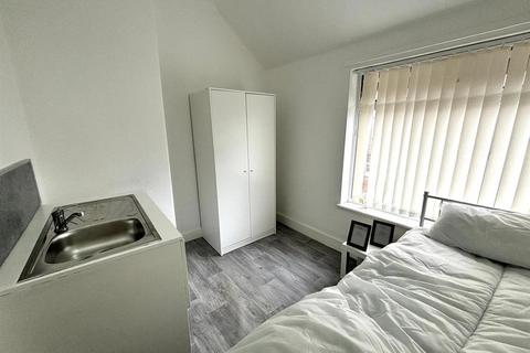 1 bedroom in a house share to rent, Room 4 ,1 Raglan Road, Heysham
