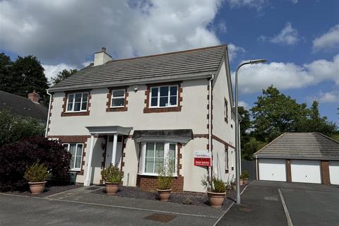 4 bedroom detached house for sale, Erwr Brenhinoedd, Llandybie, Ammanford