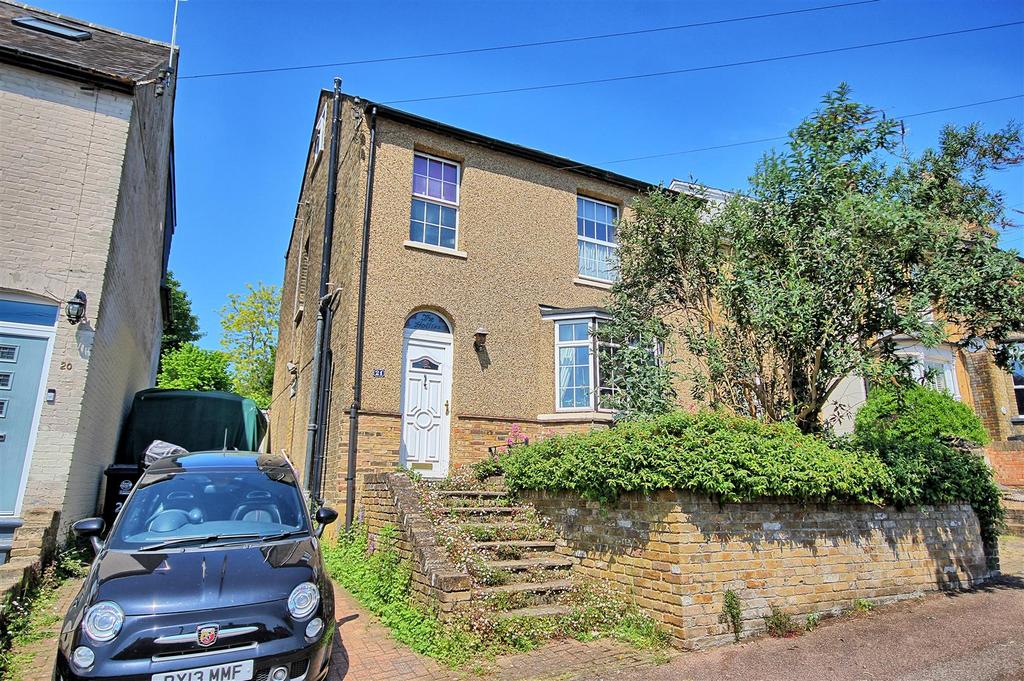Trinity Road, Ware SG12 4 bed detached house for sale £700,000