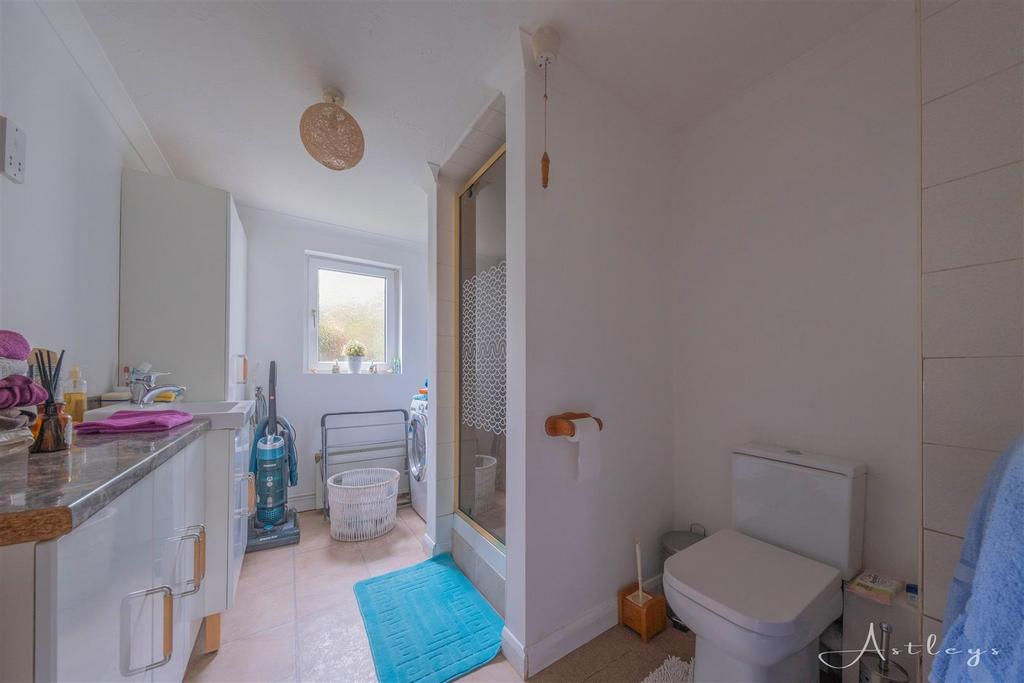 Shower room/utility room
