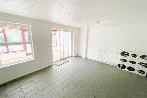 3 bedroom end of terrace house to rent, Conniburrow Boulevard, Conniburrow, Milton Keynes