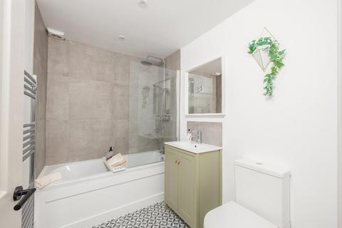 Basement Flat, 17 Albert Park, Bristol, BS6 5NE