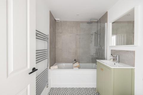 Basement Flat, 17 Albert Park, Bristol, BS6 5NE