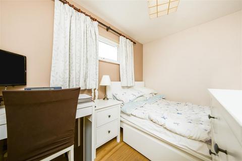 2 bedroom house to rent, Hunting Gate Mews, Twickenham