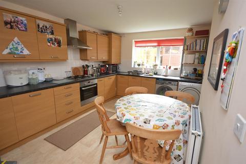 3 bedroom townhouse to rent, Harry Mortimer Way, Elworth