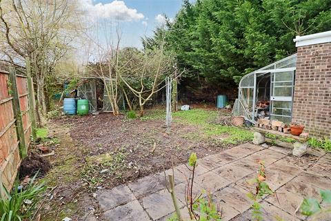 18 Avocet Close, Lowestoft, NR33 8PU