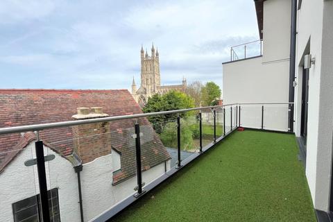 2 bedroom apartment to rent, St. Johns Lane, Gloucester