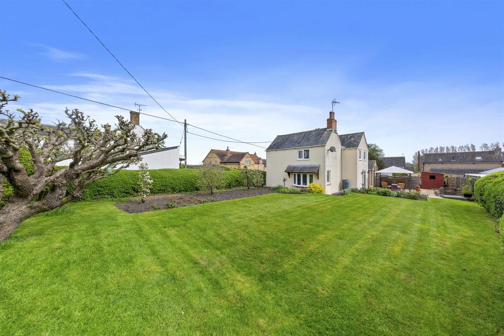 St. Andrews Lane, Titchmarsh NN14 3 bed detached house for sale £499,995
