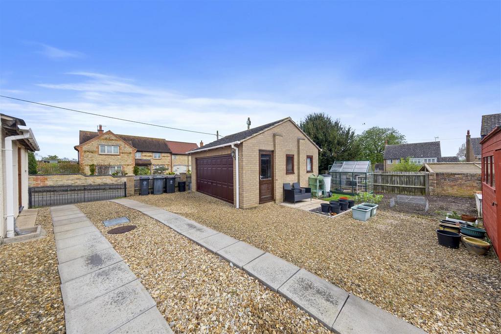 St. Andrews Lane, Titchmarsh NN14 3 bed detached house for sale £499,995