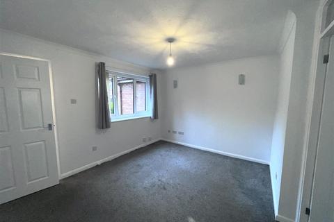 1 bedroom flat to rent, Stamford Court, Ashton-Under-Lyne OL6