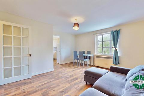 2 bedroom flat to rent, Otter Close, London