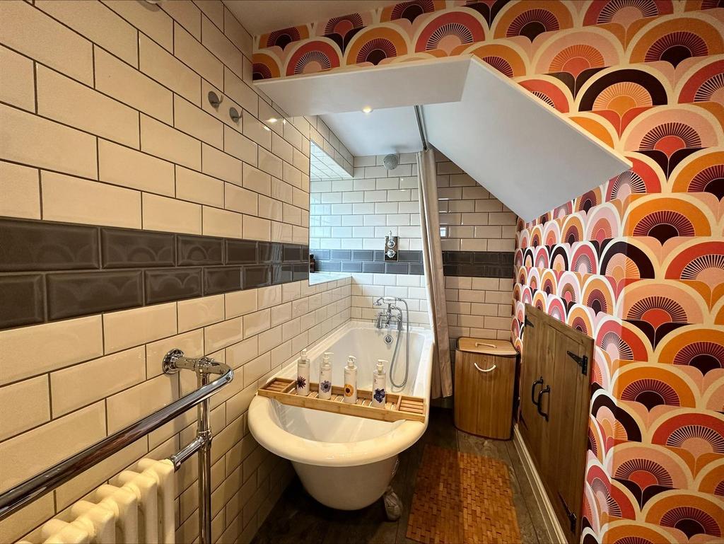 FAMILY BATHROOM.jpg